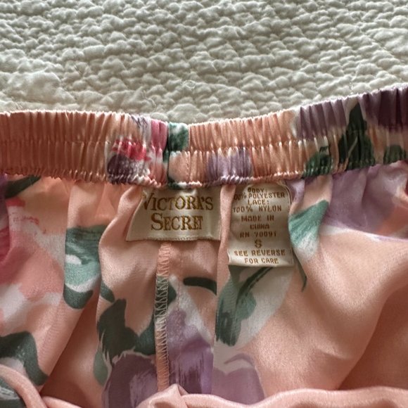 Vintage Victoria's Secret satin floral pajama set NWT size S - Picture 11 of 11